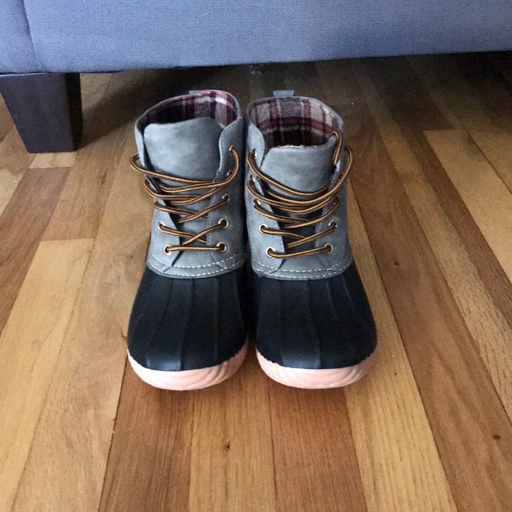 Rue 21 mukluks